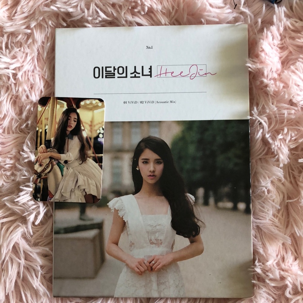 LOONA - HeeJin Solo Album w/ Photocard